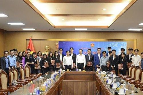 Bộ GD&ĐT gặp mặt học sinh tham gia hội thi Khoa học kỹ thuật quốc tế