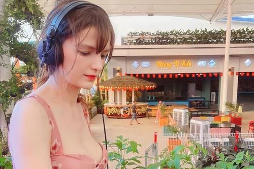 DJ Ukraine hoạt động tại Việt Nam hút hồn với nhan sắc thiên thần
