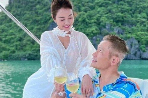 Jennifer Phạm mặc trẻ trung như nữ sinh dù đã 4 lần sinh nở