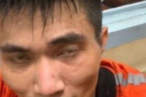 Mang loa kẹo kéo ra trước nhà hát karaoke, người phụ nữ bị cướp