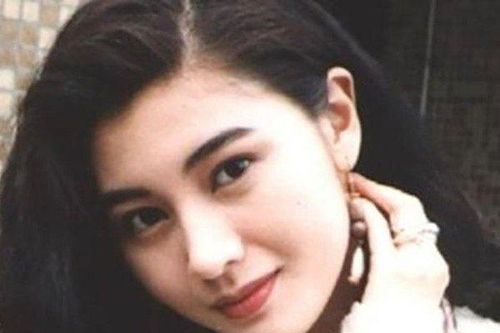 Đại mỹ nhân từng 2 lần bị đồn là 'tiểu tam', nhan sắc gợi cảm tuổi 54