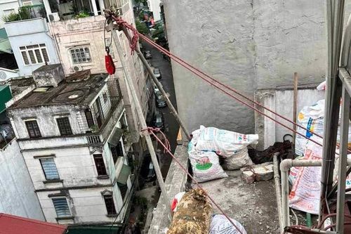 Hà Nội: Nam công nhân ngã từ tầng 6 xuống đất tử vong