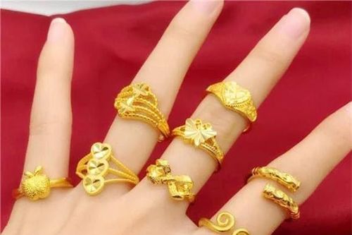 Người mệnh này kỵ đeo vàng, có thì nên cất, cố tình mang trên người dễ gánh họa sát thân, tài sản tiêu tán
