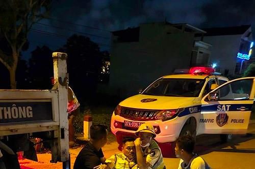 Nam thanh niên đâm xe máy vào CSGT khi bị kiểm tra nồng độ cồn