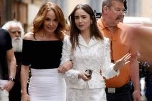 Quay phim phim 'Emily in Paris', diễn viên Lily Collins chọn đầm NTK Đỗ Mạnh Cường