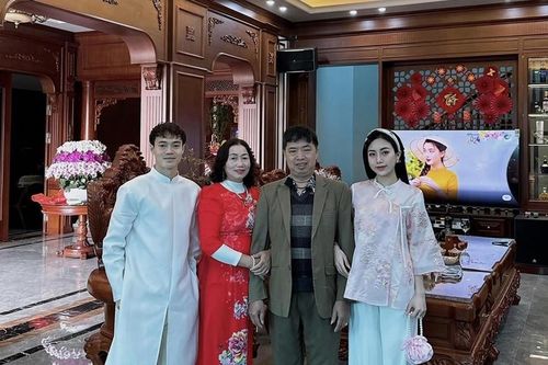 Hình ảnh ngôi nhà phong cách tân cổ điển của Văn Toàn ở quê nhà Hải Dương