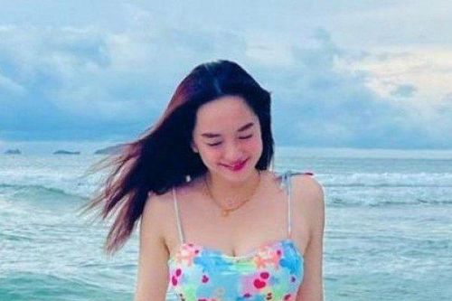 'Nữ hoàng phòng vé' chỉ cao 1,5m nhưng có gu ăn mặc hack dáng tuyệt đối
