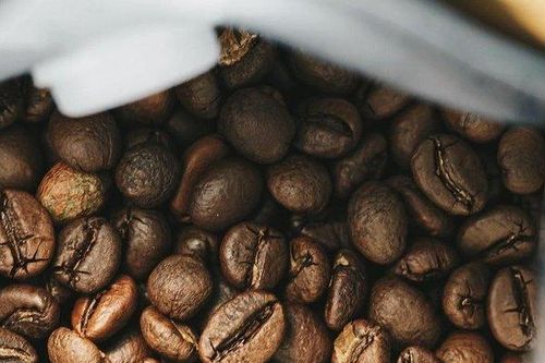 Vợ chồng Chủ tịch thoái hết vốn, điều gì đang xảy ra ở Cà phê Gia Lai?
