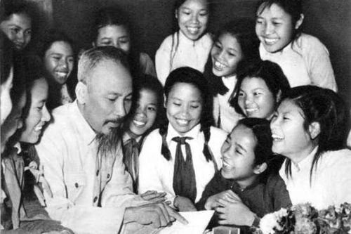 Tấm gương tuyệt vời của Bác mãi là nguồn động lực thôi thúc chúng ta noi theo