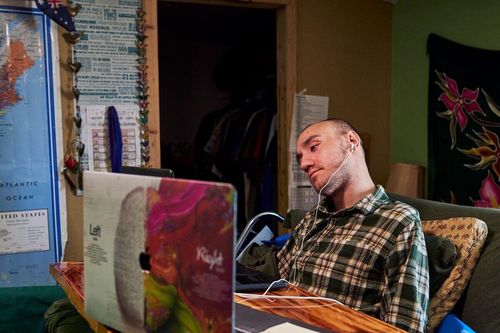 Chàng trai liệt toàn thân đổi đời nhờ cấy chip vào não