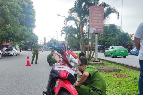 Giao xe cho cháu chưa đủ tuổi điều khiển, bà ngoại bị khởi tố