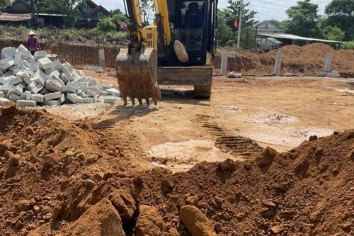Phát hiện quả đạn còn đầu nổ khi đào móng thi công trạm y tế