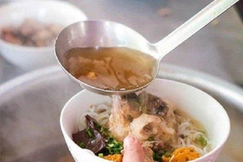 Kiểu ăn bún dễ gây bệnh, thay đổi ngay để tránh gặp họa