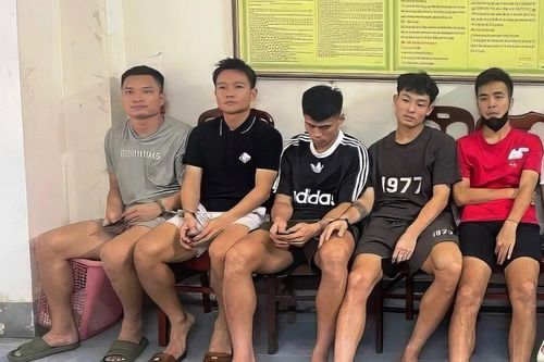 5 cầu thủ bị bắt vì ma túy: 'Mất bò mới lo làm chuồng'
