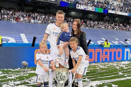 Cuộc sống bình dị của Toni Kroos bên vợ và 3 con nhỏ tại Tây Ban Nha