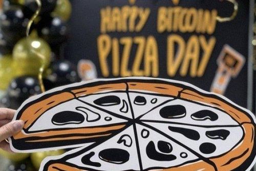 Ngày này 14 năm trước, có người dùng 10.000 Bitcoin mua 2 chiếc bánh pizza