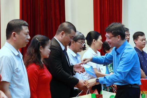 Công đoàn Giáo dục Việt Nam tri ân người lao động nhân tháng Công nhân