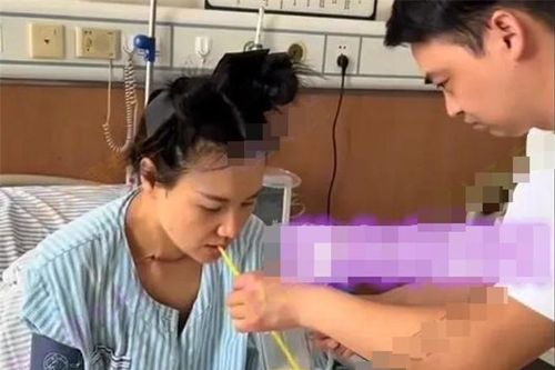 Gặp lại sau 9 năm ly hôn, chồng cũ làm một việc khiến người phụ nữ nghẹn ngào