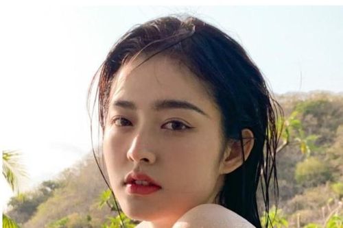 'Nữ thần tắm suối' lại gây mê người nhìn bằng vẻ gợi cảm và nét ma mị đặc trưng