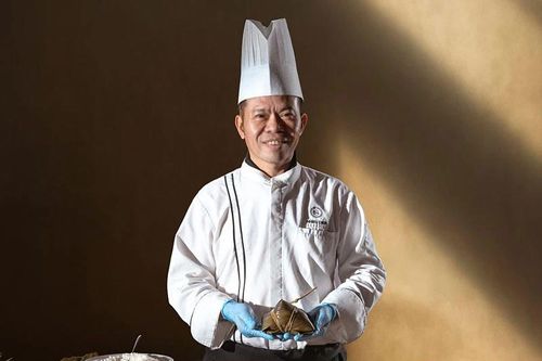 Bánh bá trạng thượng hạng chuẩn vị Quảng Đông tại Sheraton Saigon Grand Opera Hotel