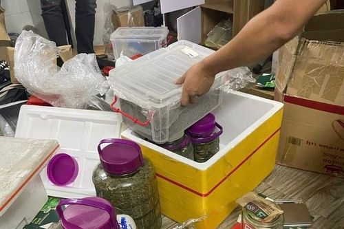 Lộ bí mật được cất giấu trong chiếc tủ gỗ
