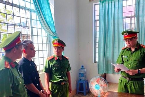 Bắt tạm giam thợ hàn bất cẩn làm cháy 11 tàu cá