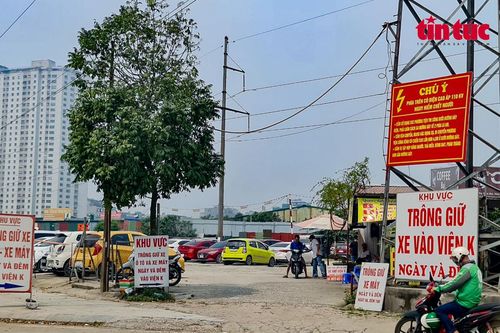 Công an huyện Thanh Trì dẹp bãi xe lậu trước cổng Bệnh viện K theo phản ánh của báo Tin tức
