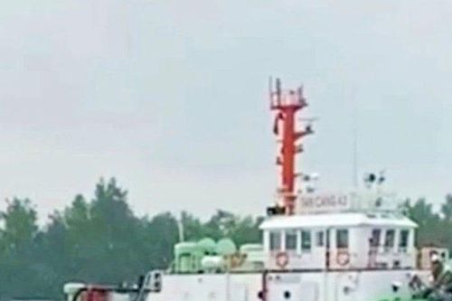 Đồng Nai: Hiện trường tàu và sà lan va chạm trên sông