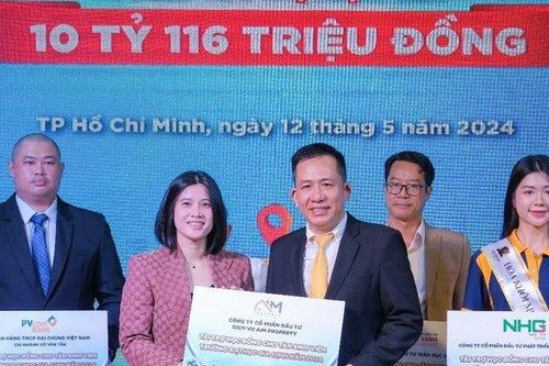 Doanh nghiệp đồng hành cùng nhà trường trao hơn 10 tỷ đồng học bổng