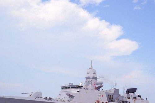 Tàu hộ tống của Hải quân Hoàng gia Hà Lan thăm Hải Phòng