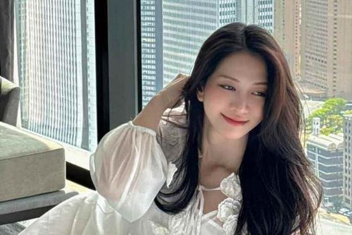 Lê Bống đẹp nhẹ nhàng với váy ngủ, không cần táo bạo vẫn hút nhiều fan