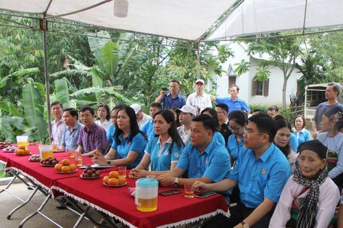 Bàn giao nhà 'Mái ấm tình thương' cho hội viên phụ nữ có hoàn cảnh khó khăn