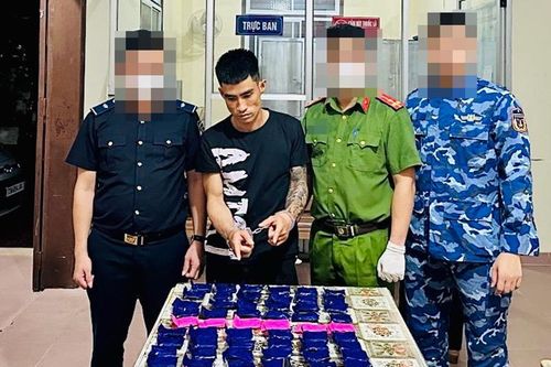 Bắt quả tang đối tượng vận chuyển trái phép gần 12.000 viên ma túy tổng hợp