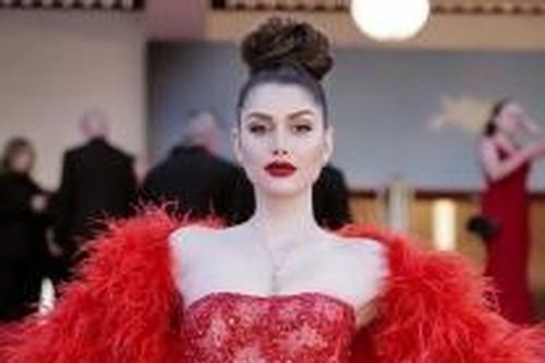 Dự LHP Cannes 2024, dàn người đẹp quốc tế ghi dấu ấn với những chiếc đầm lộng lẫy của NTK Việt