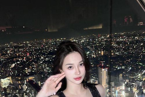 Gái một con đẹp nhất Trung Quốc khoe mạn sườn gợi cảm không phô
