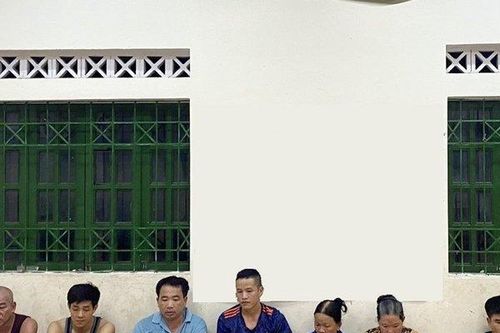 Quảng Ninh: 3 phụ nữ bị khởi tố vì máu me 'đỏ đen'