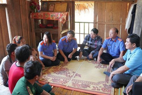 Chung tay giữ bình yên vùng biên xứ Nghệ