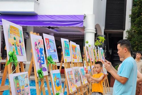 Học sinh vẽ tranh về di sản nhân kỷ niệm 1 năm thành lập Bảo tàng Mỹ thuật Cecile Le Pham
