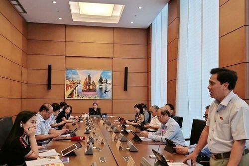 Thảo luận tổ về nghị quyết đặc thù phát triển tỉnh Nghệ An, TP. Đà Nẵng