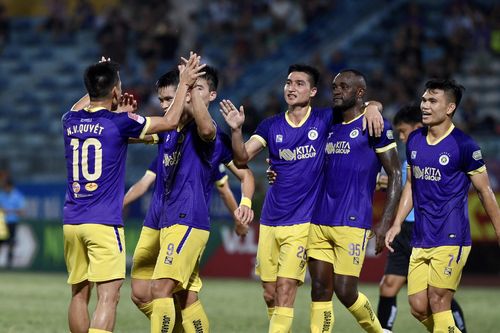 Hà Nội thu hẹp khoảng cách với Nam Định trên bảng xếp hạng V-League