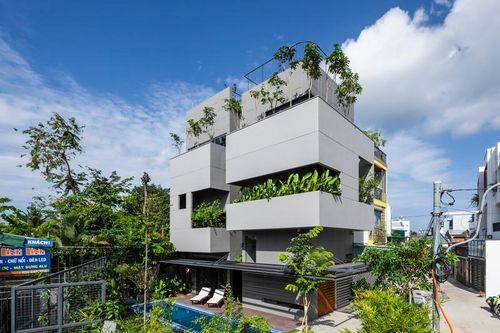 Cận cảnh ngôi nhà xanh mát giữa 'rừng' bê tông ở Nha Trang