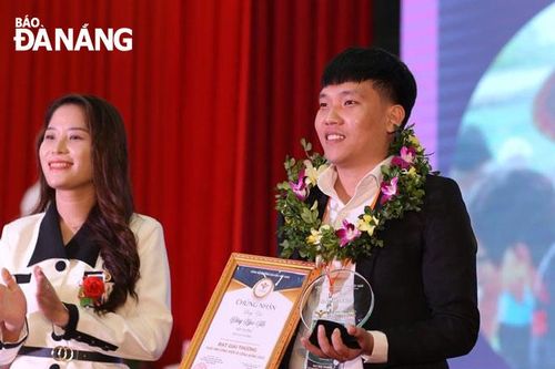 Trả phí bằng nụ cười