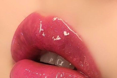Mẹo thoa son căng mọng không cần tiêm filler