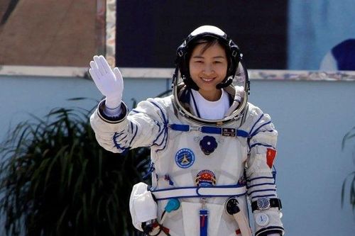 Gia đình và sự nghiệp đáng mơ ước của nữ phi hành gia Trung Quốc