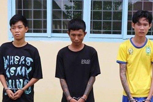 Bắt khẩn cấp 3 đối tượng dùng súng cướp tài sản của vợ chồng sắp cưới