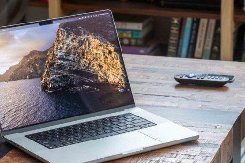 MacBook khoe khoang thời lượng pin 'trâu' cực hài hước