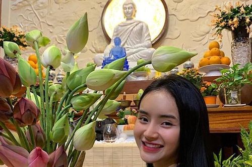 Angela Phương Trinh phát ngôn gây tranh cãi, em gái có phản ứng bất ngờ