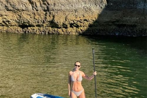Vợ Rio Ferdinand diện bikini siêu gợi cảm