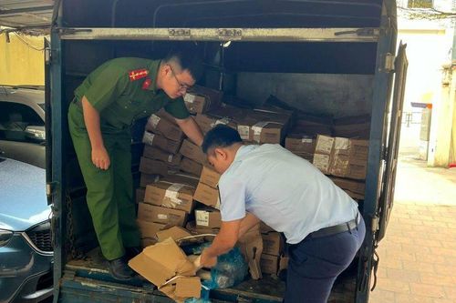 Phát hiện hơn 1 tấn móng giò không rõ xuất xứ