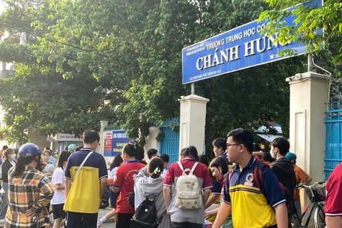 Teen 2K9 tại TP.HCM chuẩn bị thi Ngữ văn: Mong phần làm văn sẽ có cả thơ và truyện
